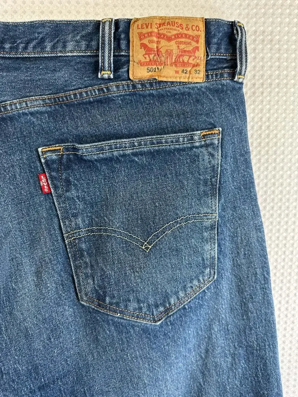 Levi's 501 Original Fit Men's Jeans W42 L32 Medium Wash